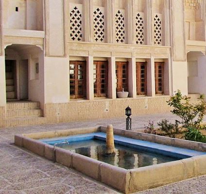 Етнографски музей на Абаркух — изложба, посветена на приспособяването на човека към суровата природа на пустинята.